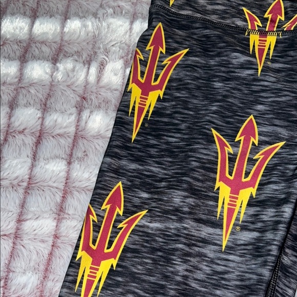 Vibrant Black and Yellow‎ Patterned Leggings - Picture 16 of 16